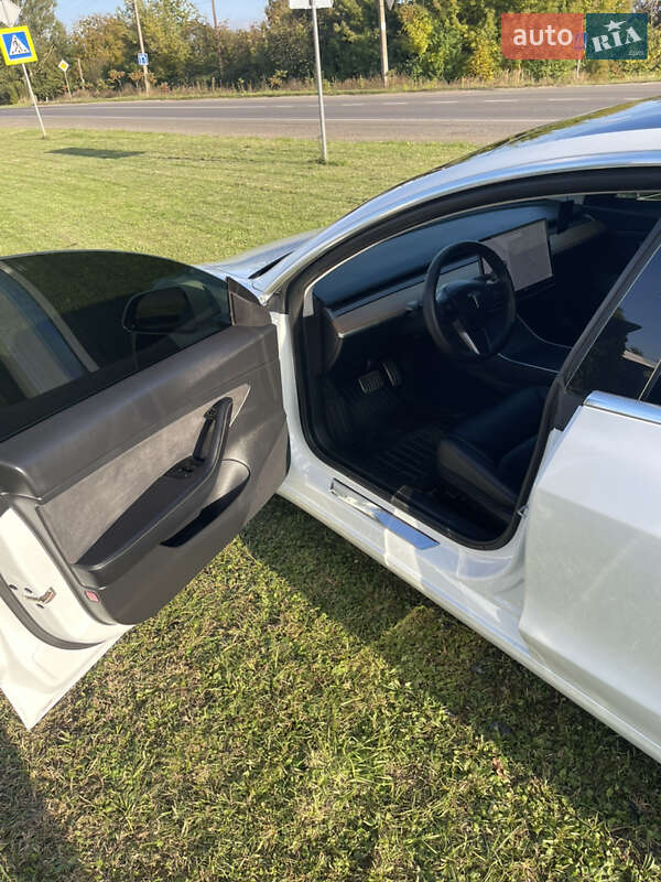 Седан Tesla Model 3 2020 в Нововолынске
