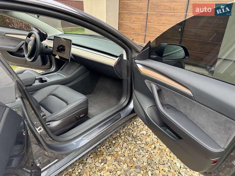 Седан Tesla Model 3 2022 в Коломиї