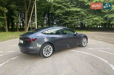Седан Tesla Model 3 2022 в 