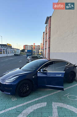 Седан Tesla Model 3 2018 в 