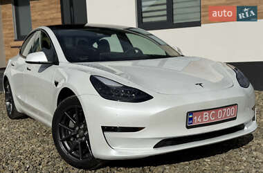 Седан Tesla Model 3 2023 в 