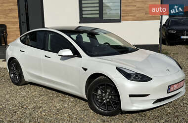Седан Tesla Model 3 2023 в 