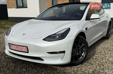 Седан Tesla Model 3 2023 в 
