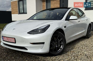 Седан Tesla Model 3 2023 в 