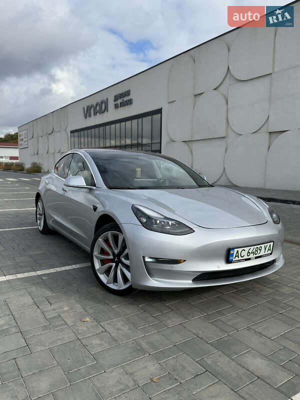Седан Tesla Model 3 2018 в Луцке