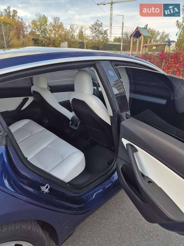 Седан Tesla Model 3 2019 в Киеве