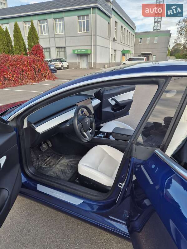 Седан Tesla Model 3 2019 в Киеве