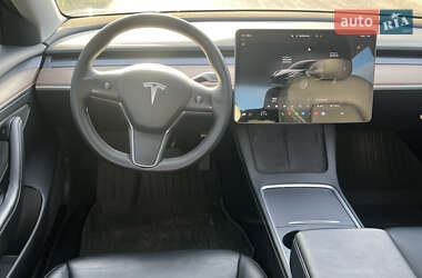 Седан Tesla Model 3 2022 в 