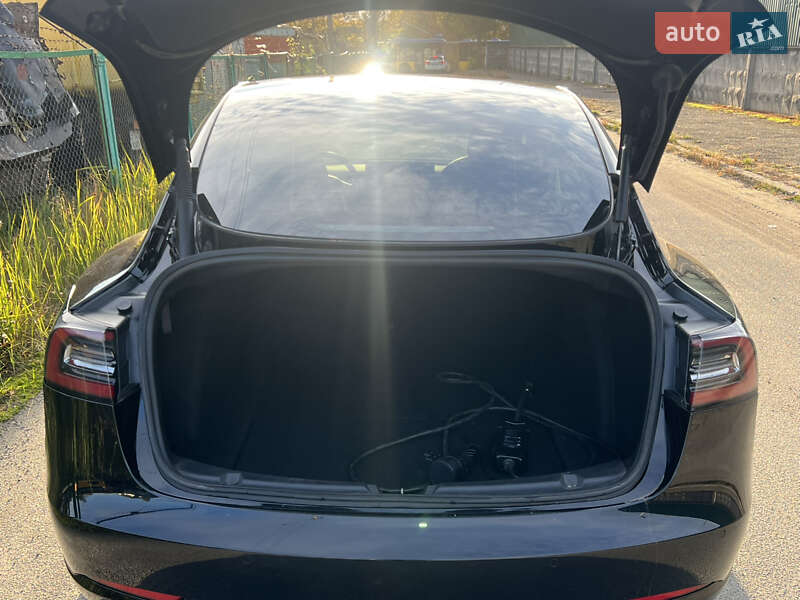 Седан Tesla Model 3 2022 в Києві