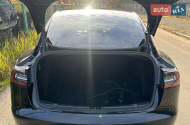 Седан Tesla Model 3 2022 в 