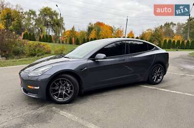 Седан Tesla Model 3 2023 в 
