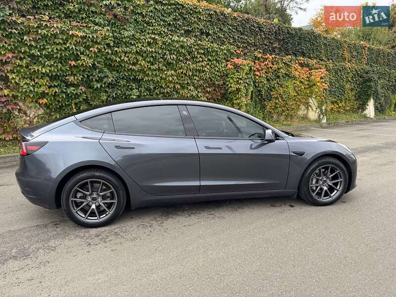 Седан Tesla Model 3 2023 в Киеве