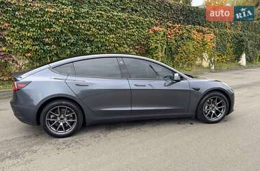Седан Tesla Model 3 2023 в 