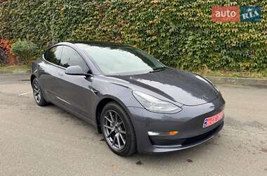 Седан Tesla Model 3 2023 в 