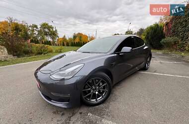 Седан Tesla Model 3 2023 в 