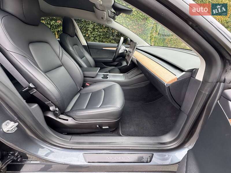 Седан Tesla Model 3 2023 в Киеве
