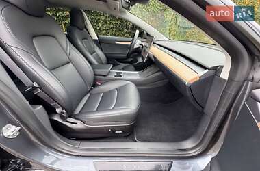 Седан Tesla Model 3 2023 в 