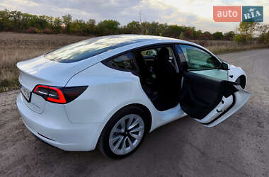 Седан Tesla Model 3 2022 в 