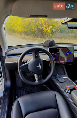 Седан Tesla Model 3 2022 в 