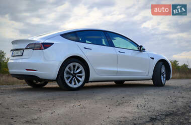 Седан Tesla Model 3 2022 в 