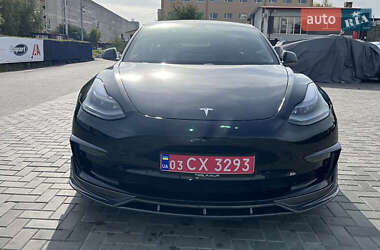 Седан Tesla Model 3 2021 в 