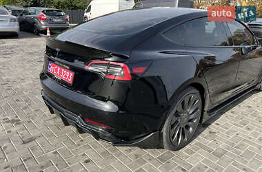 Седан Tesla Model 3 2021 в 