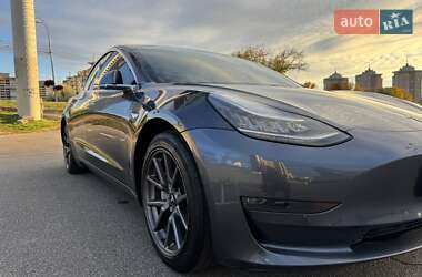Седан Tesla Model 3 2019 в 