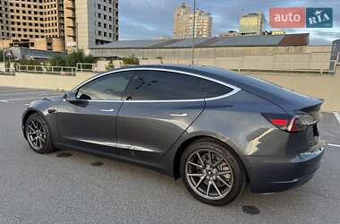 Седан Tesla Model 3 2019 в 