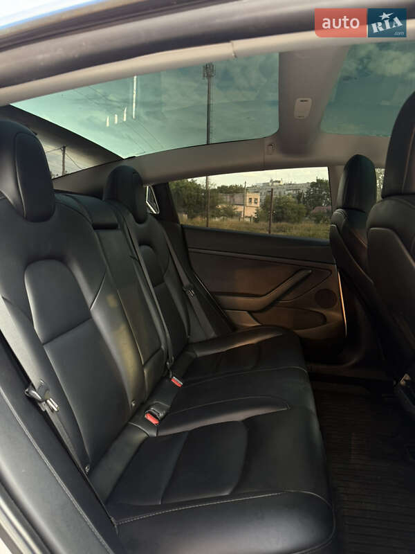 Седан Tesla Model 3 2021 в Измаиле