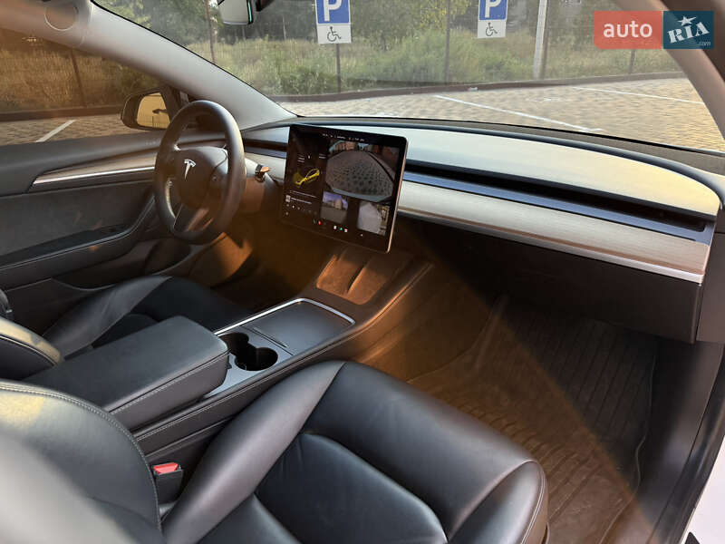 Седан Tesla Model 3 2021 в Измаиле