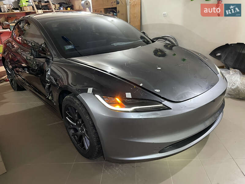 Седан Tesla Model 3 2025 в Бродах