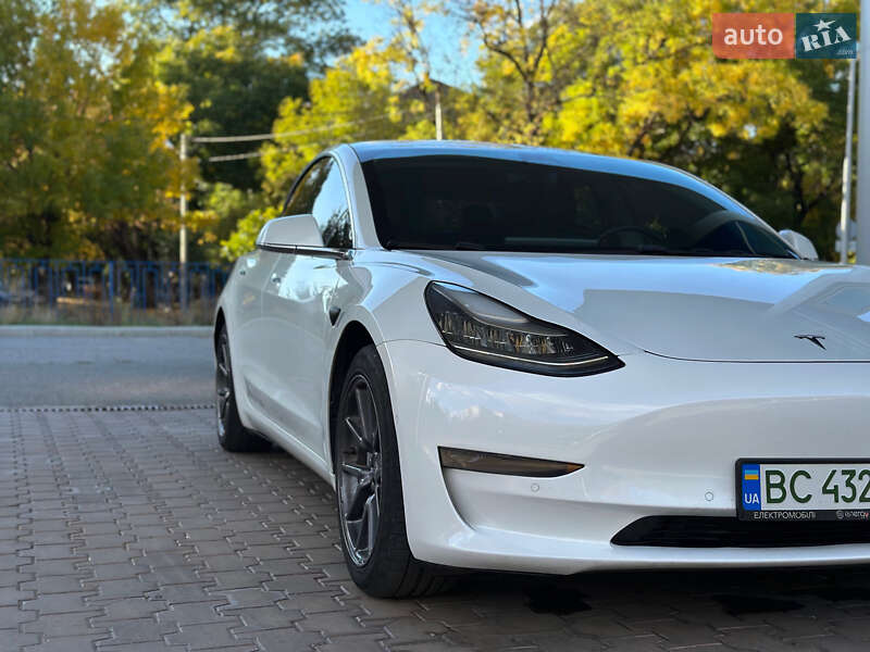 Седан Tesla Model 3 2018 в Николаеве