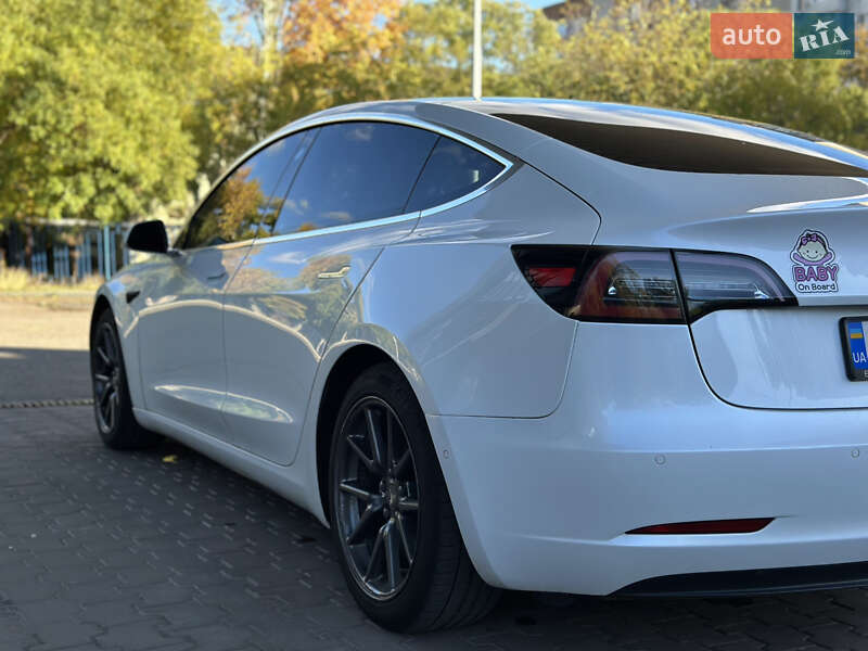 Седан Tesla Model 3 2018 в Николаеве