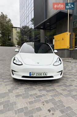 Седан Tesla Model 3 2021 в 