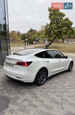 Седан Tesla Model 3 2021 в 