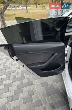 Седан Tesla Model 3 2021 в 