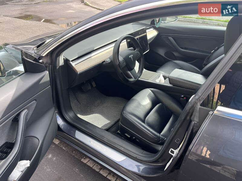 Седан Tesla Model 3 2019 в Буче