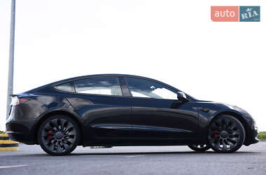 Седан Tesla Model 3 2021 в 