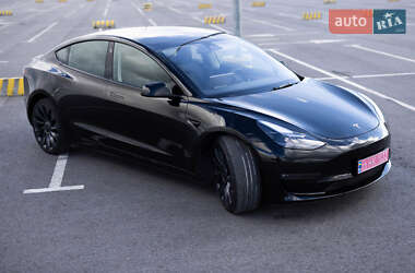 Седан Tesla Model 3 2021 в 