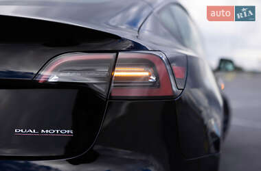 Седан Tesla Model 3 2021 в 