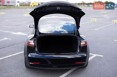 Седан Tesla Model 3 2021 в 
