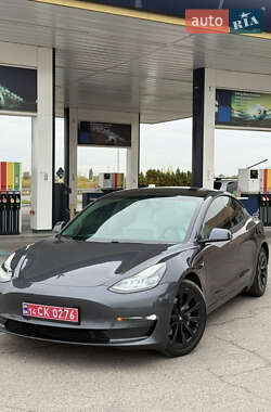 Седан Tesla Model 3 2021 в 