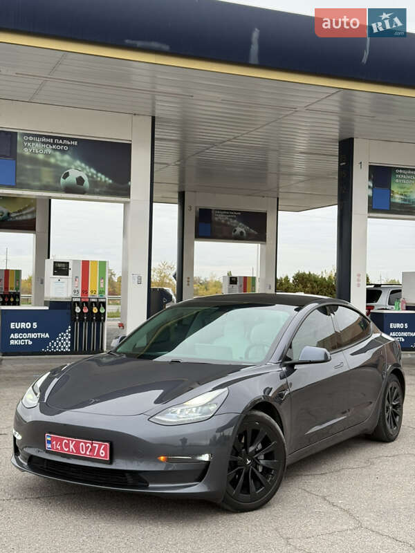 Седан Tesla Model 3 2021 в Дніпрі