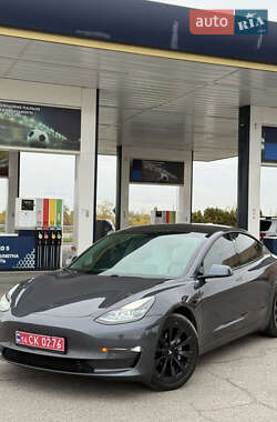 Седан Tesla Model 3 2021 в 