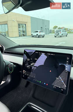 Седан Tesla Model 3 2021 в 