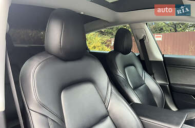 Седан Tesla Model 3 2021 в Киеве