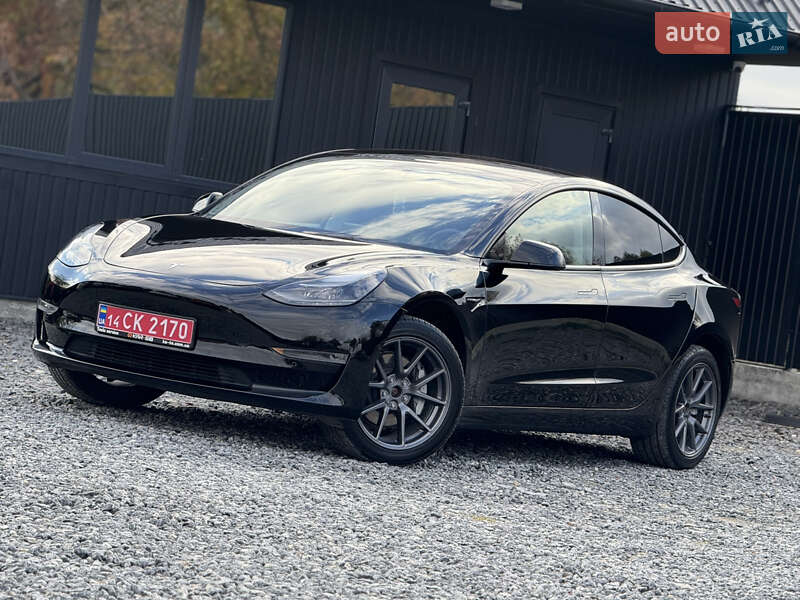 Седан Tesla Model 3 2022 в Дрогобичі