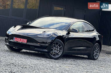 Седан Tesla Model 3 2022 в 