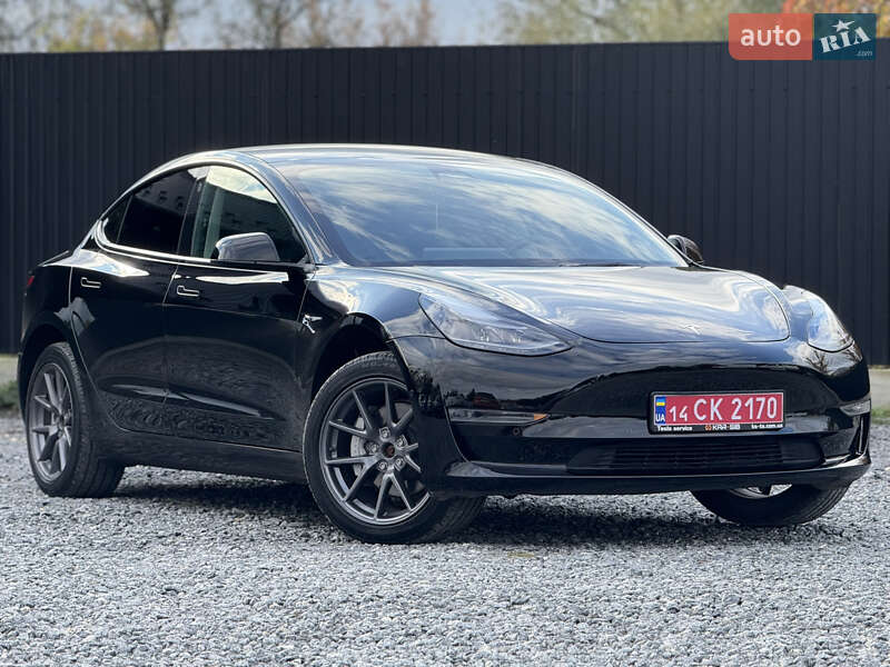 Седан Tesla Model 3 2022 в Дрогобичі