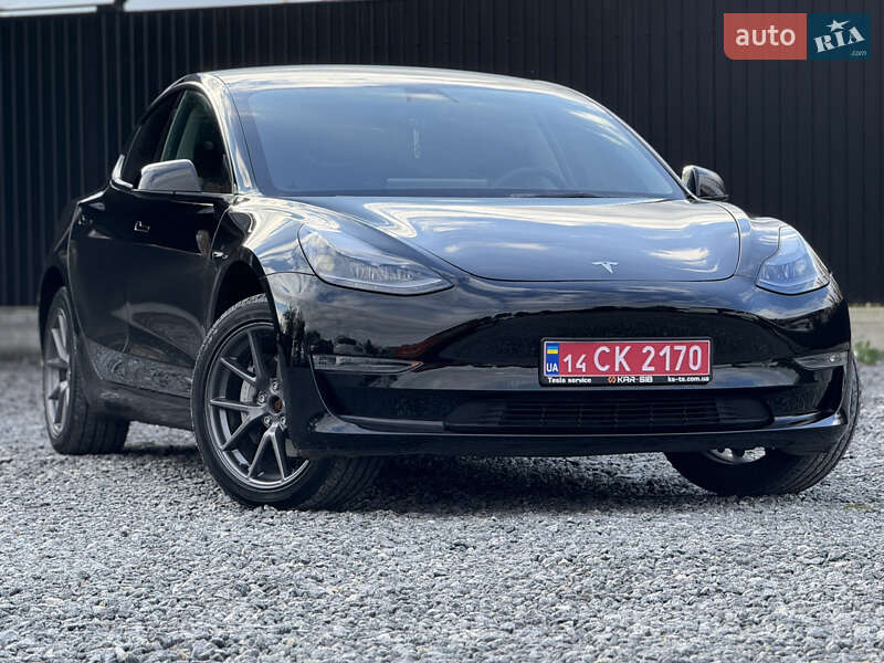 Седан Tesla Model 3 2022 в Дрогобичі